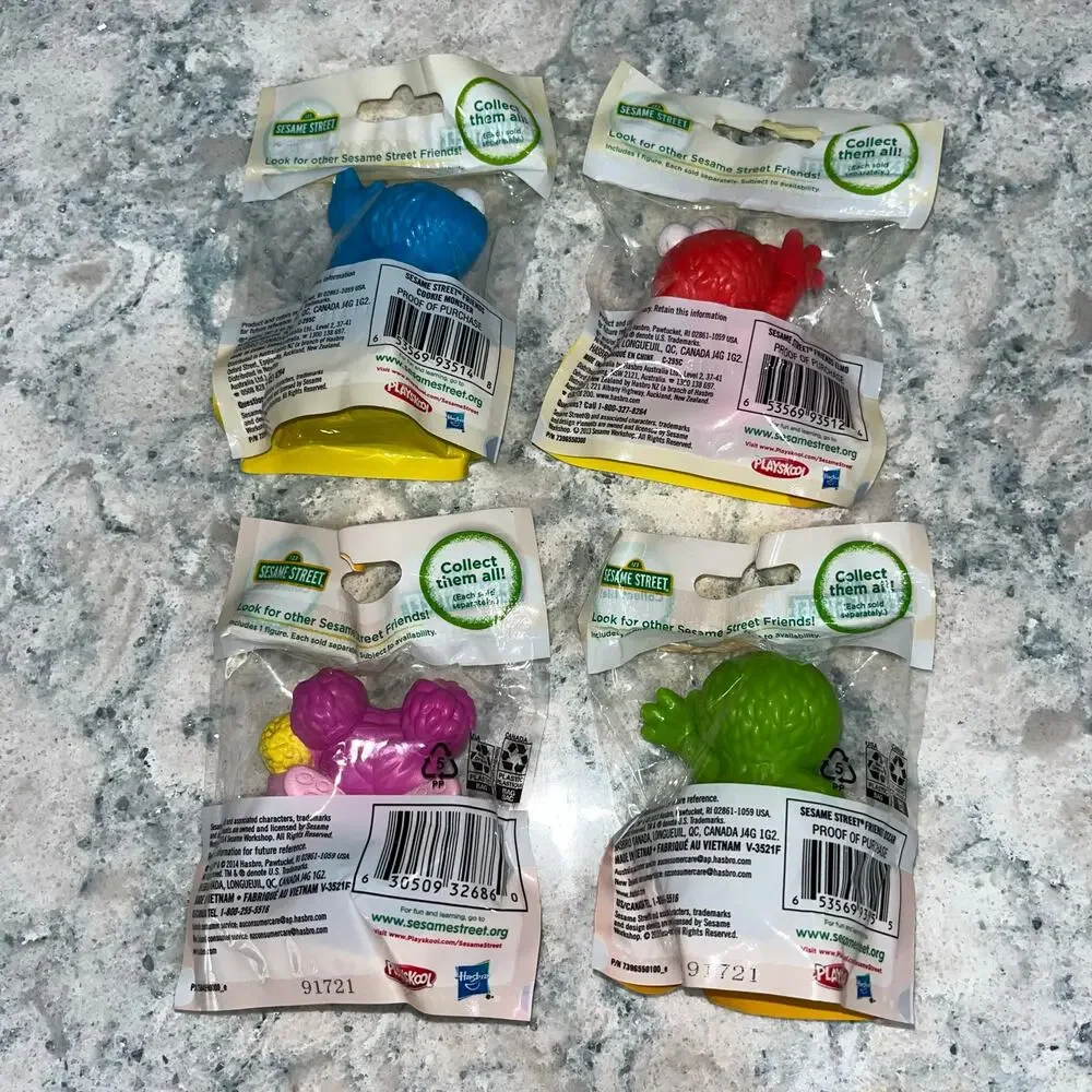 Hasbro Sesame Street 2.5” Oscar Elmo Cookie Monster Abby Cadabby. Action Figures